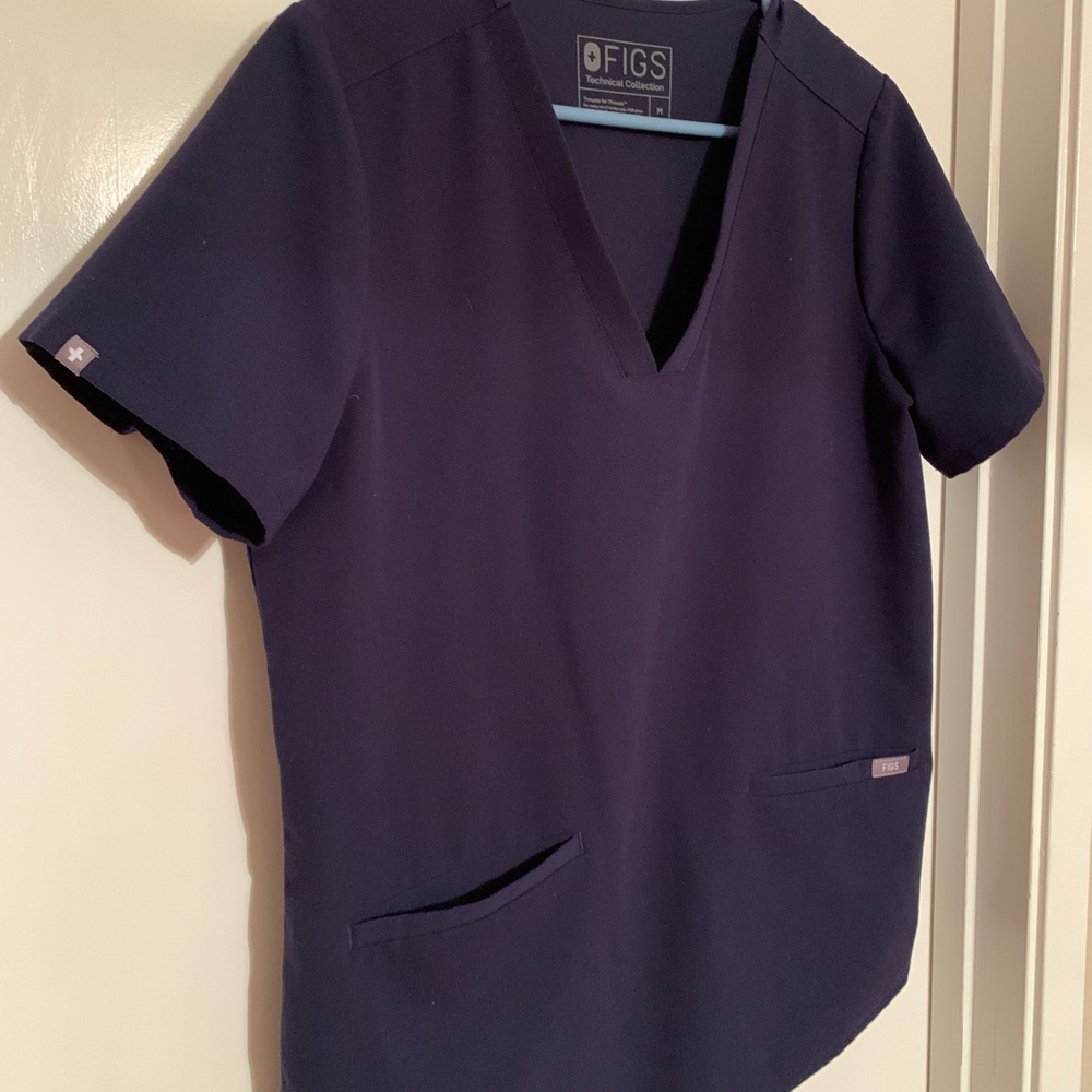 Navy blue Figs Casma three pocket scrub top